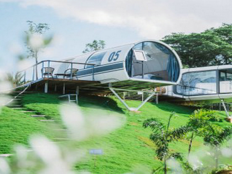 Creative High-Tech Capsule Houses for riverside plots from Thailand