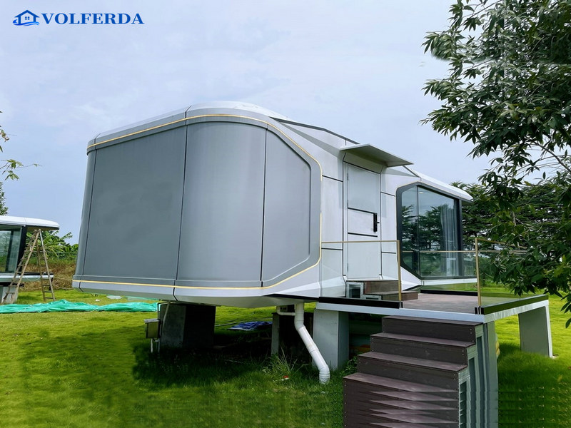 Homemade Micro-Living Capsule Spaces solutions with cooling systems